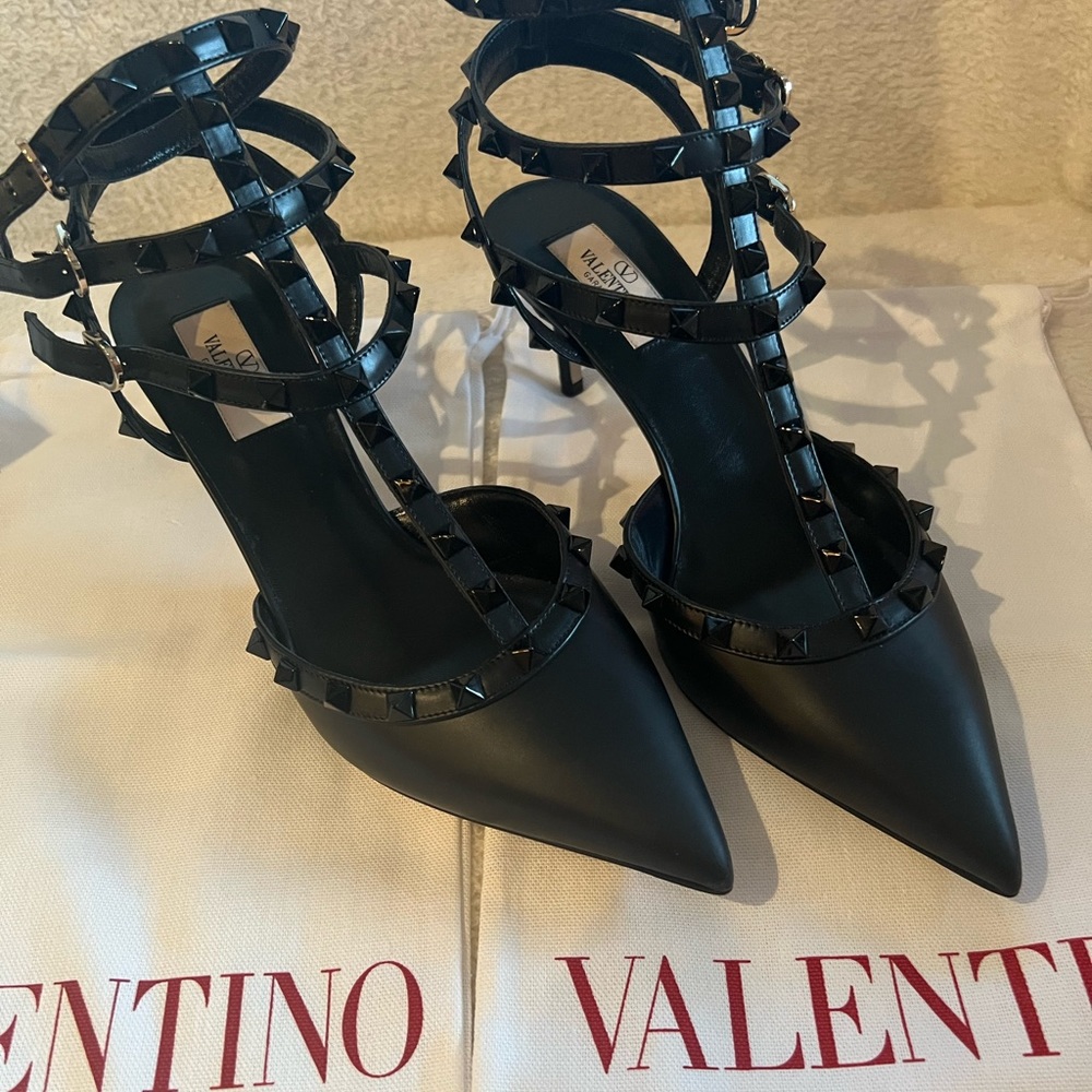 *BRAND NEW* size 40.5 Black on black Valentino Rockstud 60mm heels.